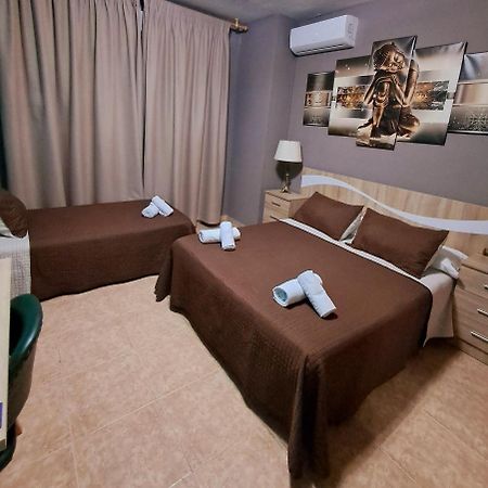 Hostal Dona Maria Valdemoro Eksteriør billede
