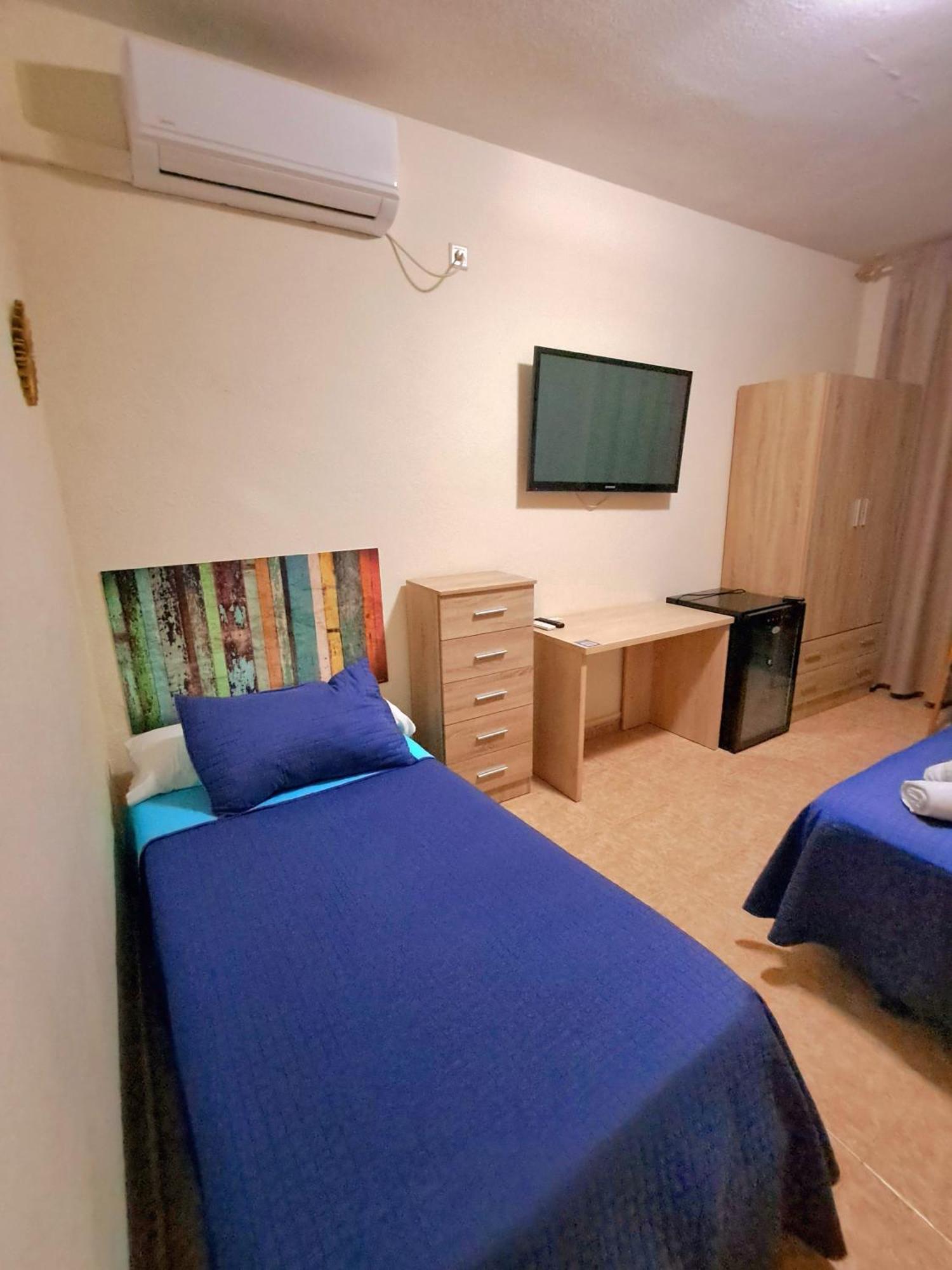 Hostal Dona Maria Valdemoro Eksteriør billede