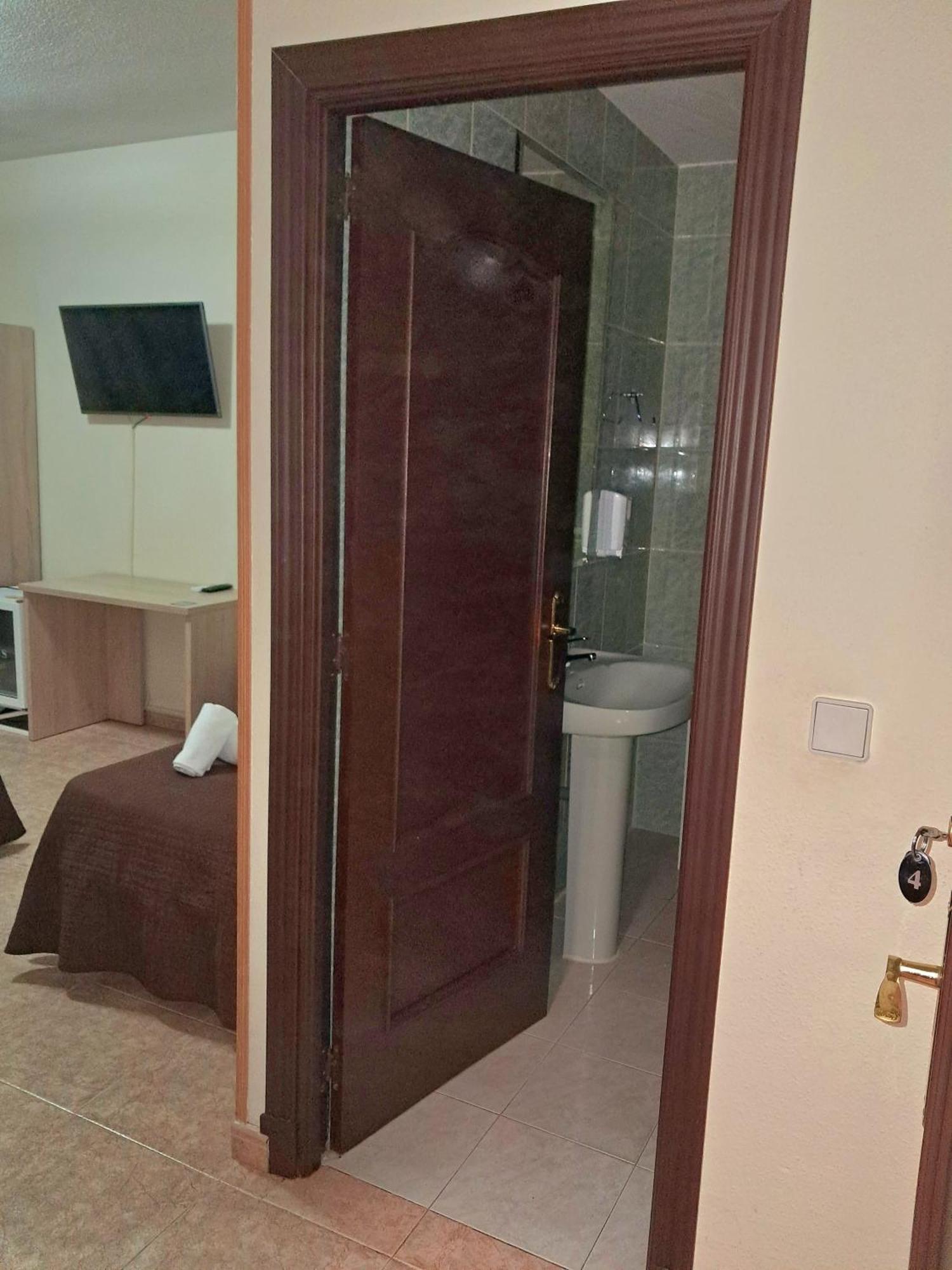 Hostal Dona Maria Valdemoro Eksteriør billede