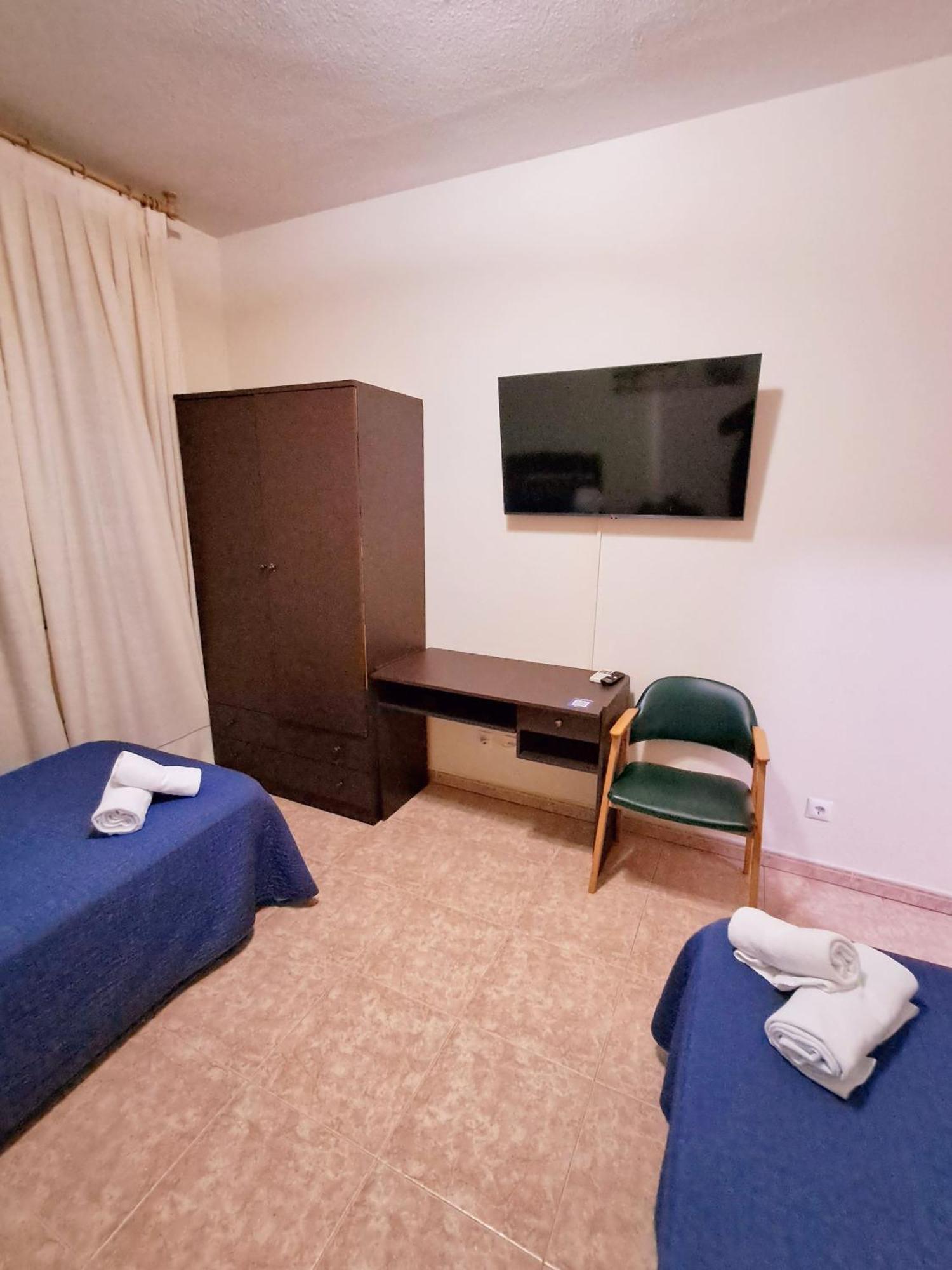 Hostal Dona Maria Valdemoro Eksteriør billede
